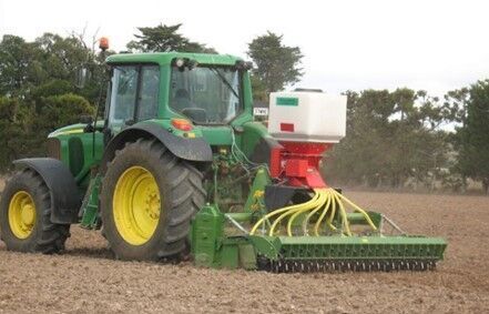 new Technik-Plus 400 mounted fertilizer spreader