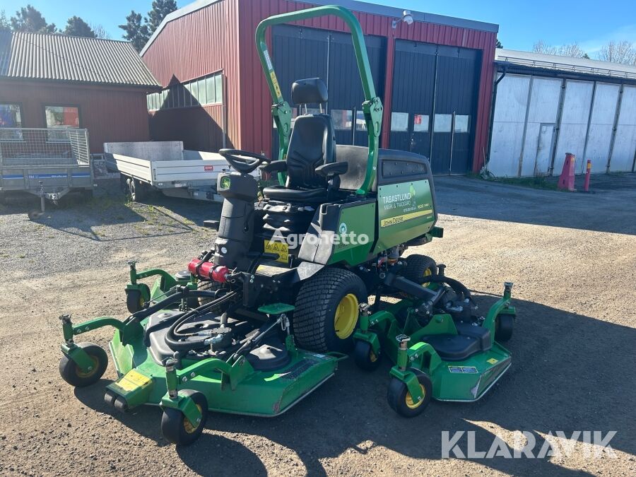 John Deere 1600T lawn tractor