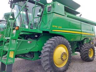John Deere 9770 STS grain harvester