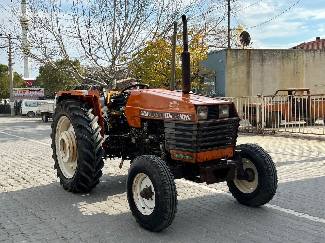 Universal 643 mini tractor