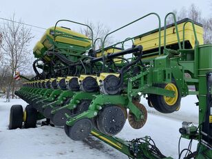 John Deere 1745 pneumatic precision seed drill