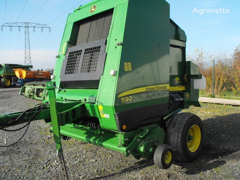 John Deere 592 round baler