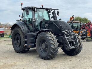 new Valtra Q305 wheel tractor